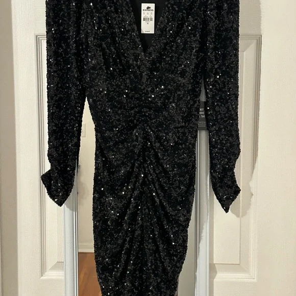 Elegant Black Sequin Dress - Picture 2 of 2